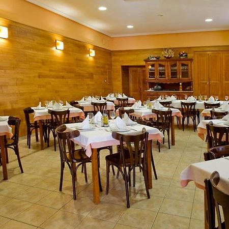 Hotel Restaurante La Casilla Cangas del Narcea Kültér fotó