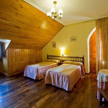Hotel Restaurante La Casilla Cangas del Narcea Kültér fotó