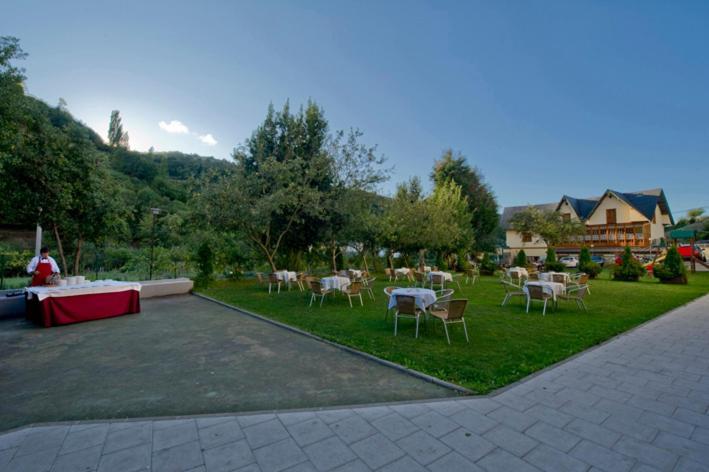 Hotel Restaurante La Casilla Cangas del Narcea Kültér fotó