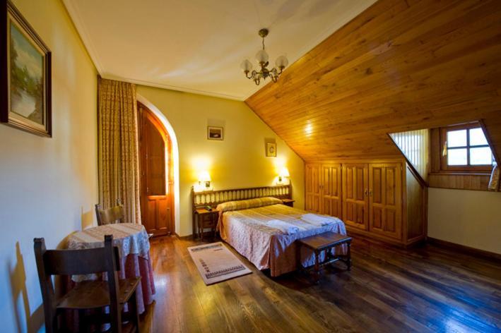 Hotel Restaurante La Casilla Cangas del Narcea Szoba fotó