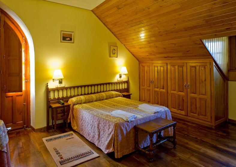 Hotel Restaurante La Casilla Cangas del Narcea Szoba fotó