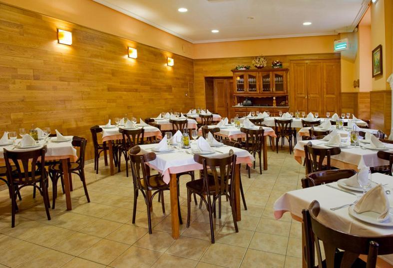 Hotel Restaurante La Casilla Cangas del Narcea Kültér fotó
