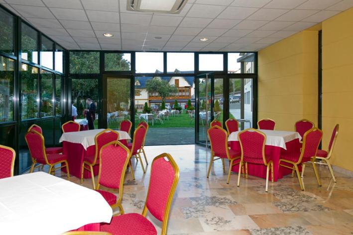 Hotel Restaurante La Casilla Cangas del Narcea Kültér fotó