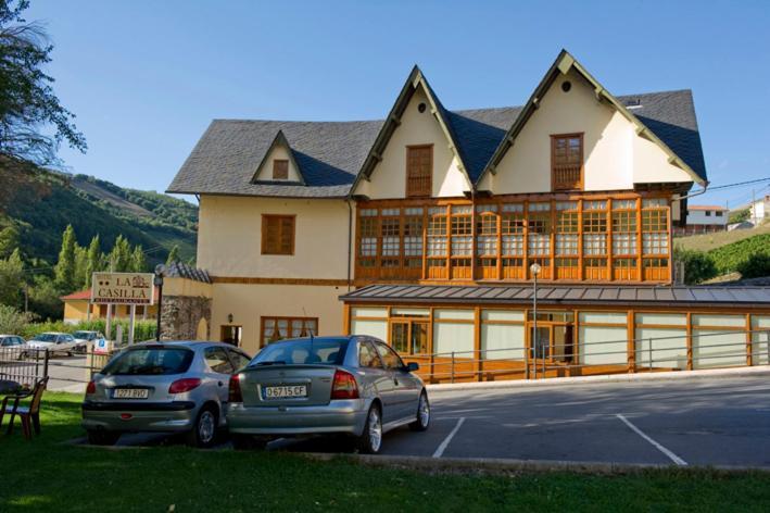 Hotel Restaurante La Casilla Cangas del Narcea Kültér fotó