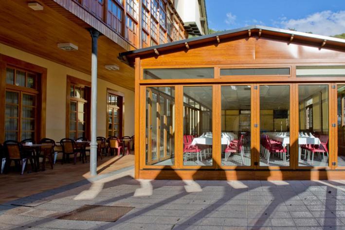 Hotel Restaurante La Casilla Cangas del Narcea Kültér fotó