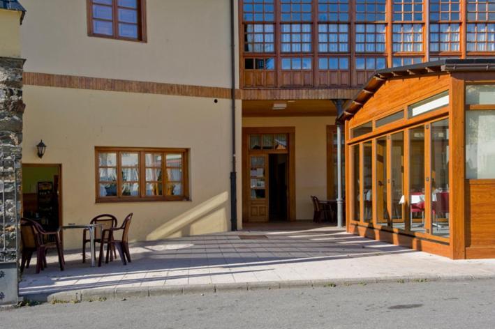 Hotel Restaurante La Casilla Cangas del Narcea Kültér fotó