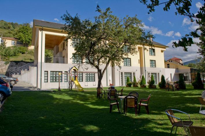 Hotel Restaurante La Casilla Cangas del Narcea Kültér fotó