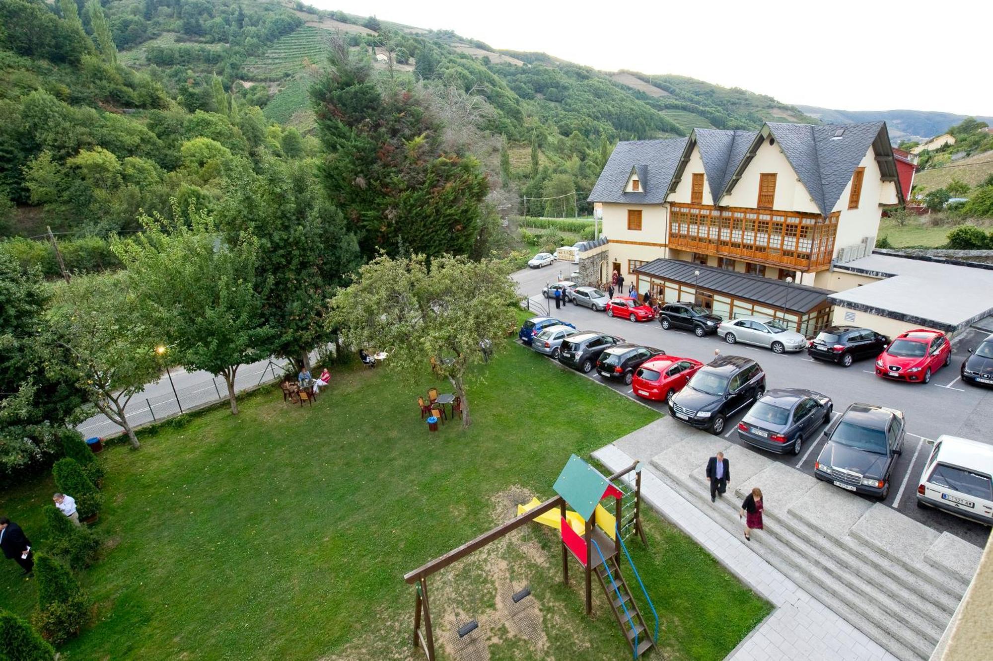 Hotel Restaurante La Casilla Cangas del Narcea Kültér fotó