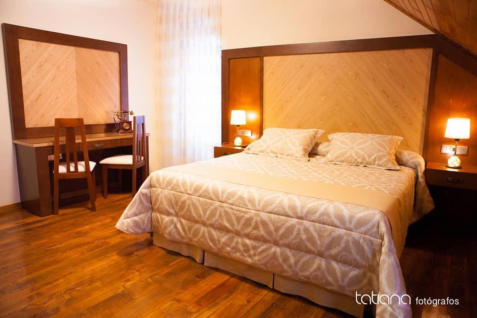 Hotel Restaurante La Casilla Cangas del Narcea Kültér fotó