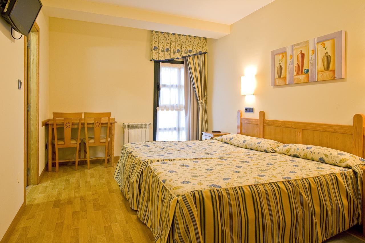 Hotel Restaurante La Casilla Cangas del Narcea Kültér fotó